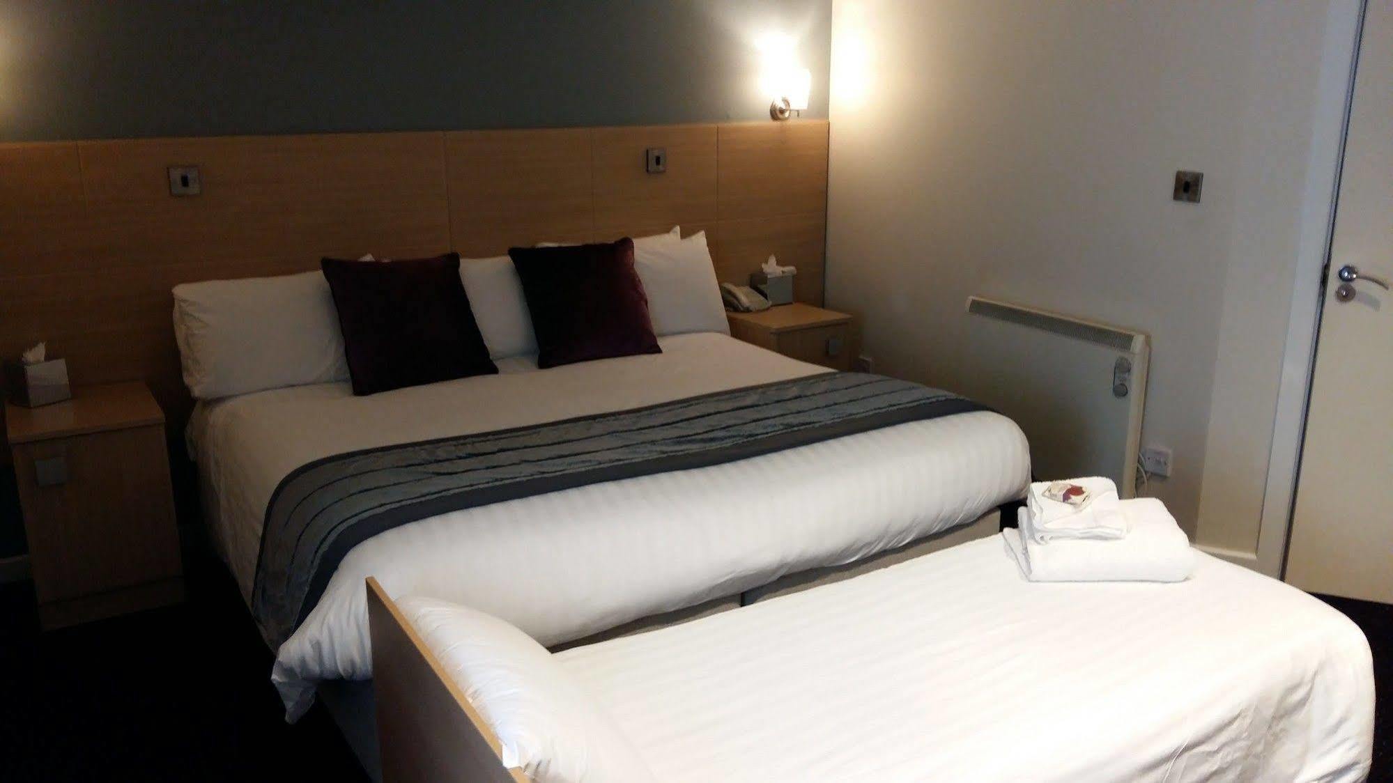Waterfront Hotel Brighouse Eksteriør bilde