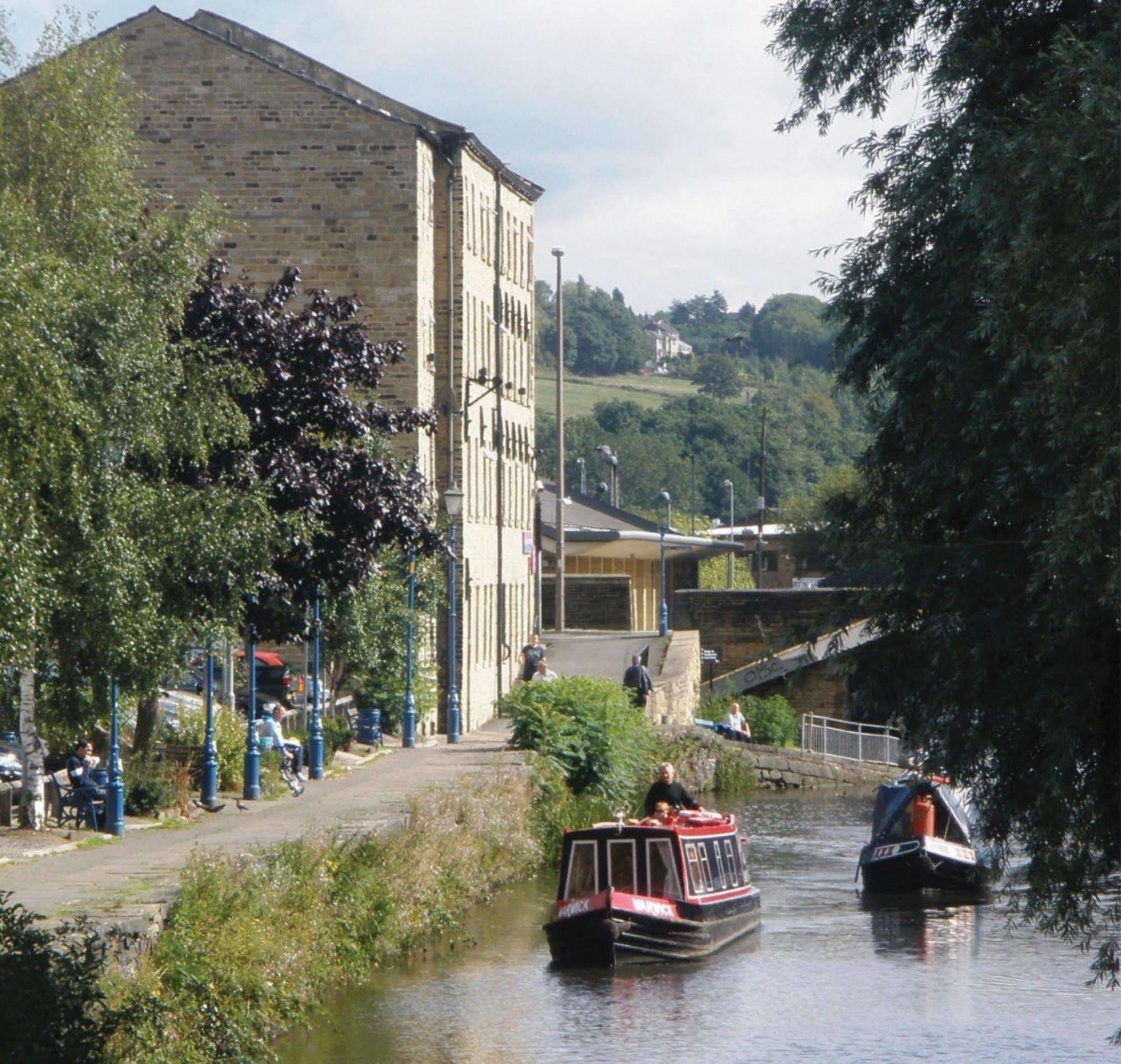 Waterfront Hotel Brighouse Eksteriør bilde